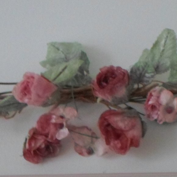 Roses & Foliage Décor – Set of 2 - Picture 5 of 6